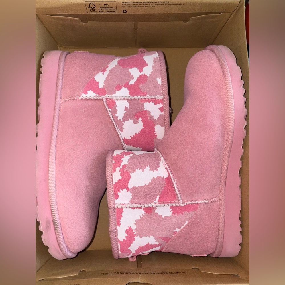 Classic Mini Jagged Camo UGGS pink.